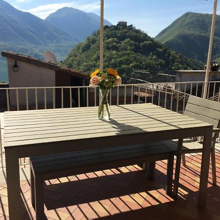 Bed and Breakfast Stanza Con Bagno Privato In Attico Con Terrazza Castel di Tora Esterno foto