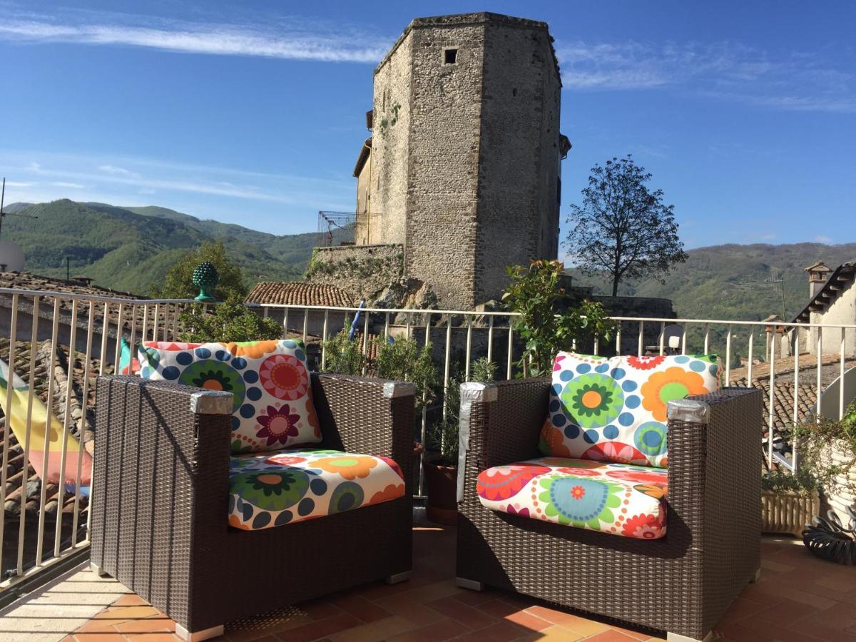 Bed and Breakfast Stanza Con Bagno Privato In Attico Con Terrazza Castel di Tora Esterno foto